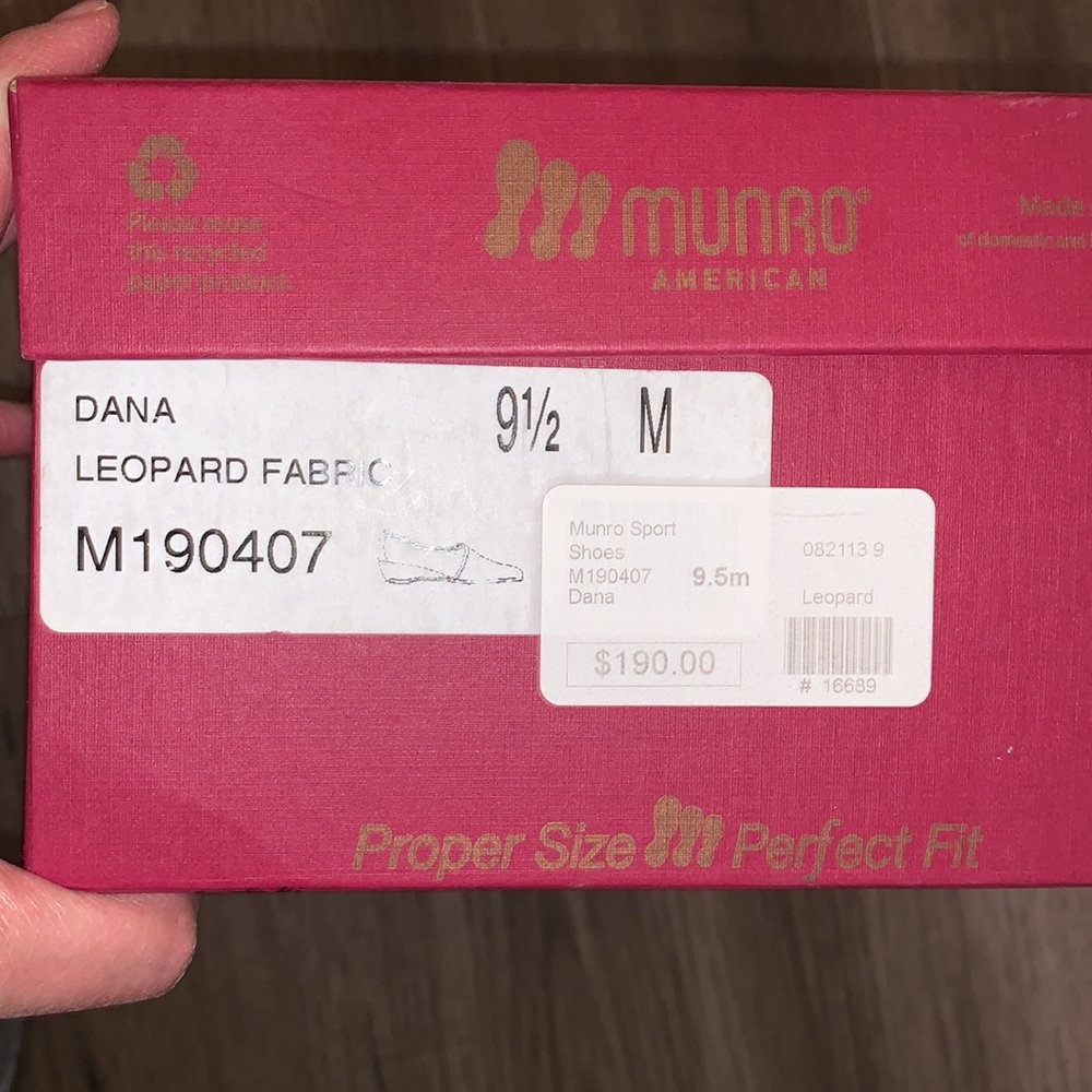 Munro DANA shoes Leopard Fabric 9.5 M. Mint condition. Worn once at most. In Box - Picture 2 of 10